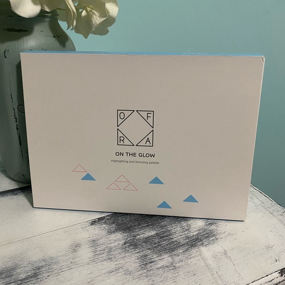 OFRA Cosmetics On The Glow Palette - Picture 5 of 8